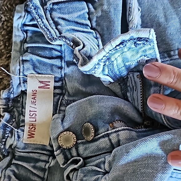 STUNNING PAPERBAG HIGHRISE DISTRESSED TIE UP JEAN SHORTS - Picture 4 of 8